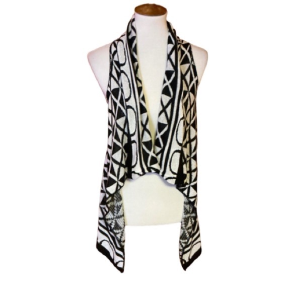 Derek Heart Sweaters - Derek Heart Black and White Geometric Cardigan
